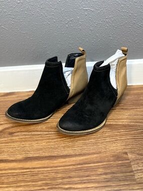 Two-Tone Suede and Leather Ankle Boots size 6.5 (SKU 155)